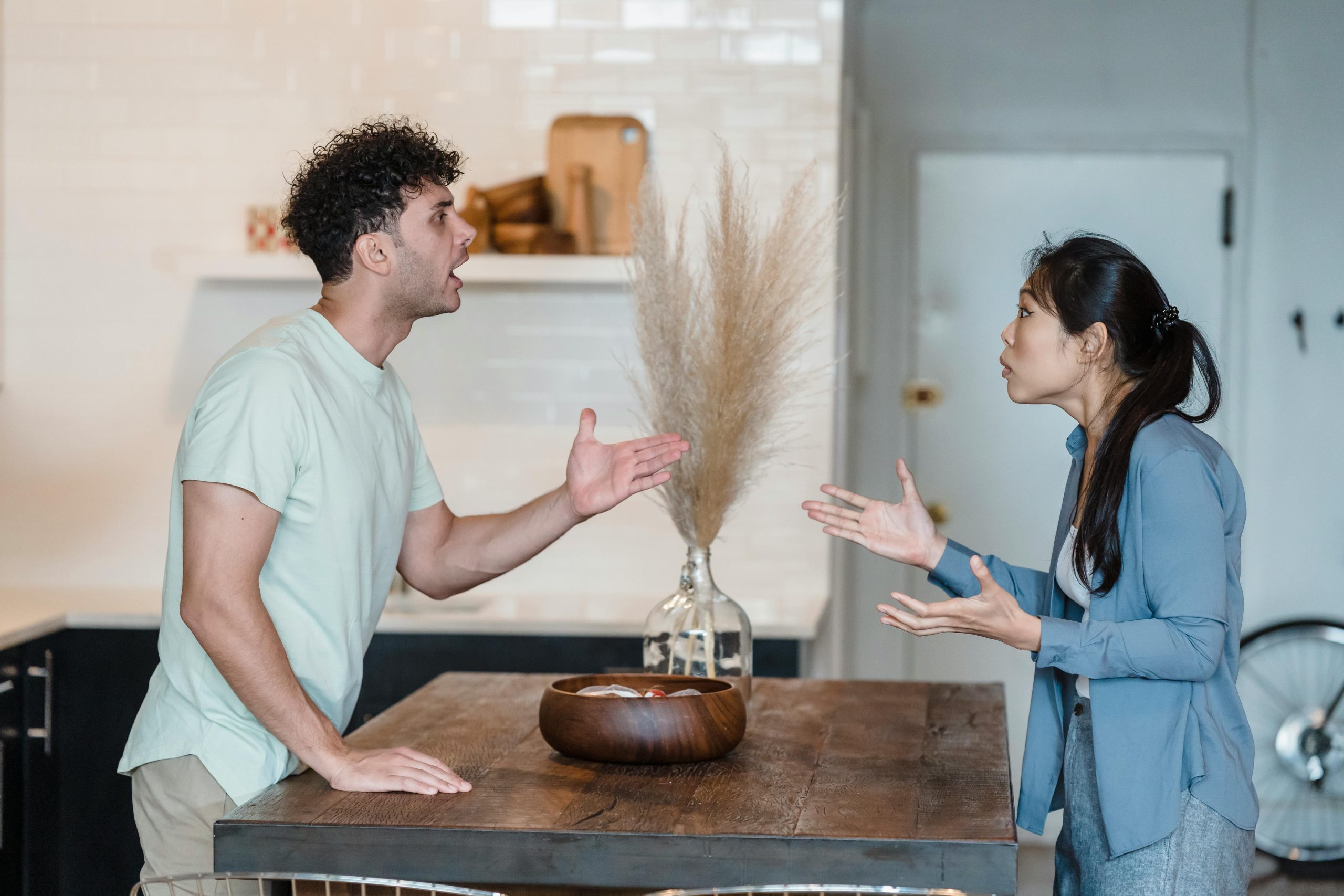 Man and woman arguing without understanding
